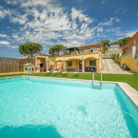 Denis Lux, Gran Zona Exterior Con Piscina Villa Lloret de Mar