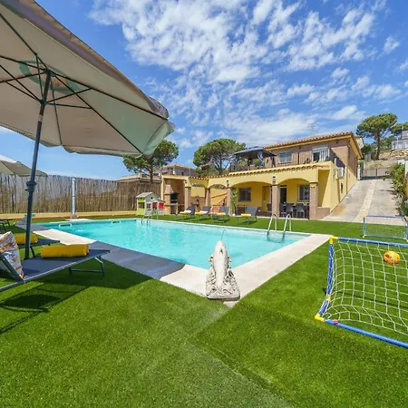 Denis Lux, Gran Zona Exterior Con Piscina Villa