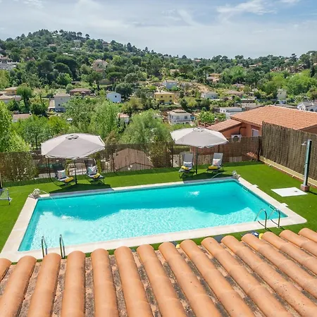 Villa Denis Lux, Gran Zona Exterior Con Piscina